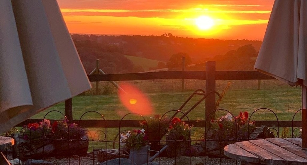 Botley Hill Farmhouse view, Surrey Hills.jpg